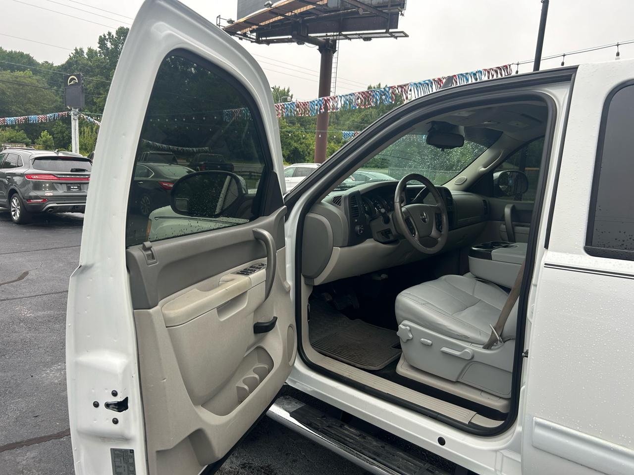 GMC Sierra 1500 SLE Crew Cab 4WD 2011