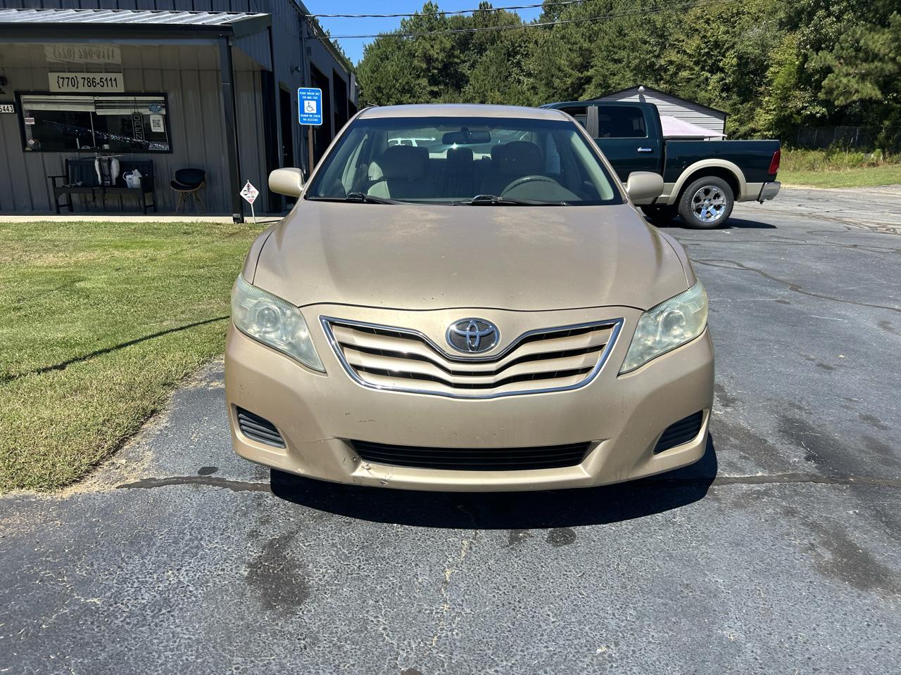 Toyota Camry Base 6-Spd AT 2011