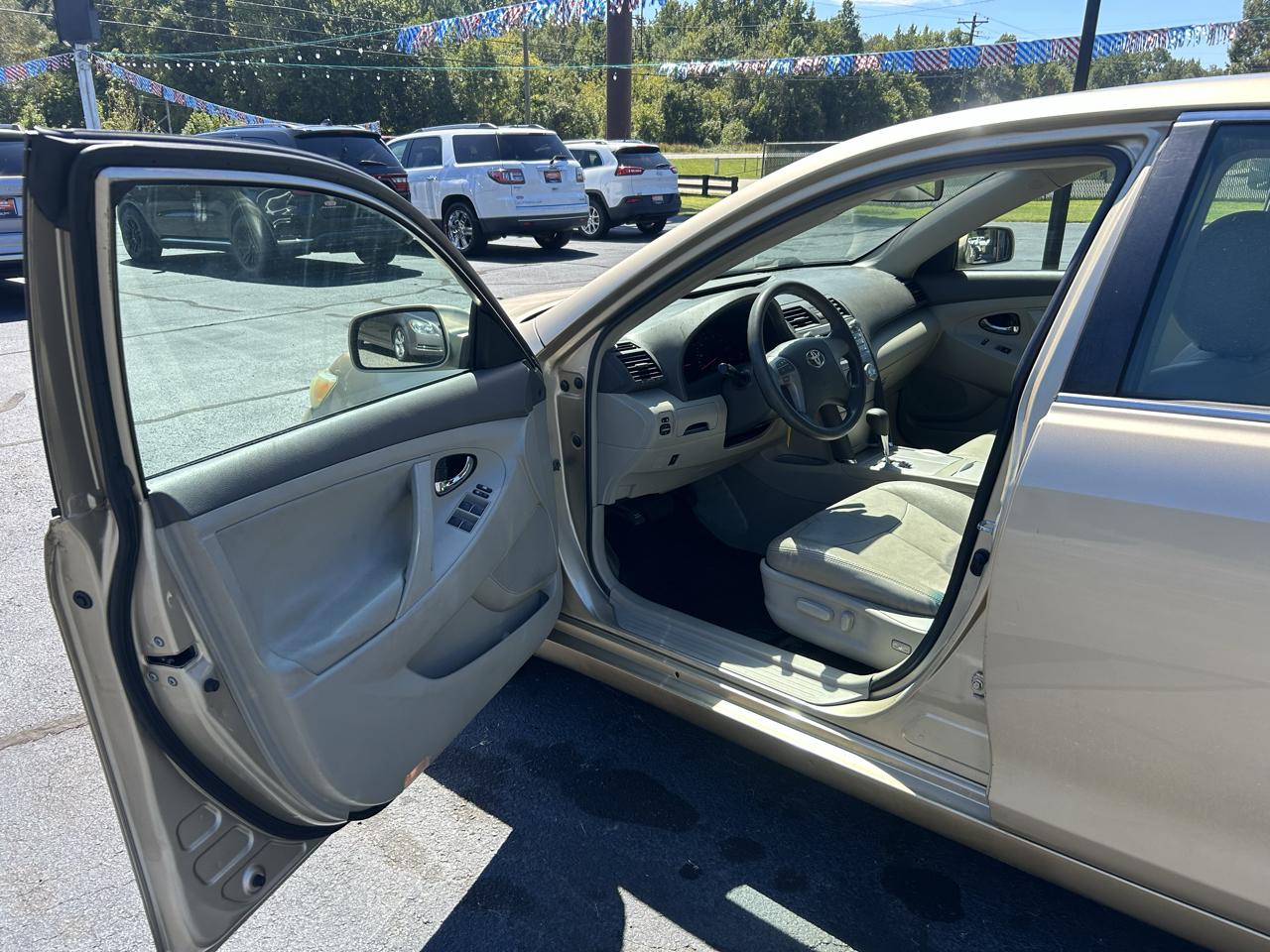 Toyota Camry Base 6-Spd AT 2011