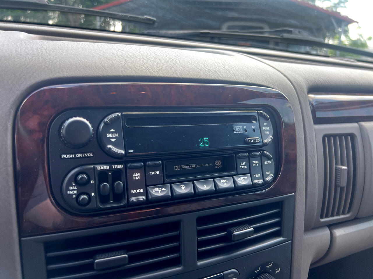 Jeep Grand Cherokee Limited 2WD 2004 Jeep Grand Cherokee Limited 2WD 2004
