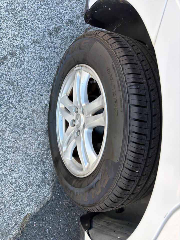 Hyundai Santa Fe GL 2.4 4WD 2011 Hyundai Santa Fe GL 2.4 4WD 2011