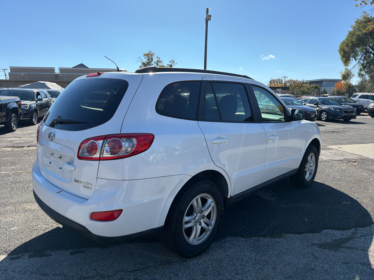 Hyundai Santa Fe GL 2.4 4WD 2011 Hyundai Santa Fe GL 2.4 4WD 2011