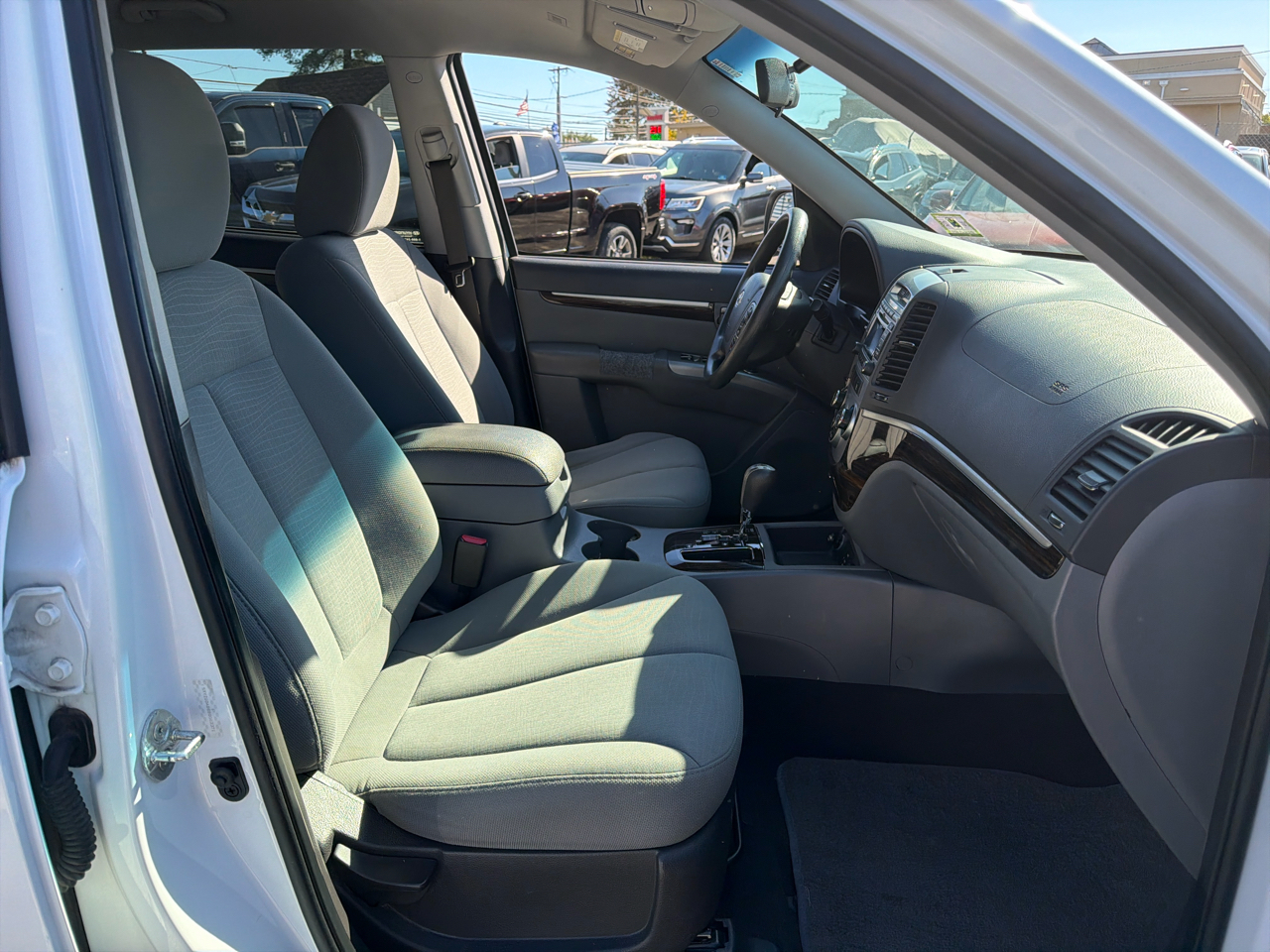Hyundai Santa Fe GL 2.4 4WD 2011 Hyundai Santa Fe GL 2.4 4WD 2011