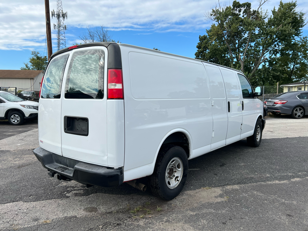 GMC Savana G3500 Cargo Ext 2017 GMC Savana G3500 Cargo Ext 2017
