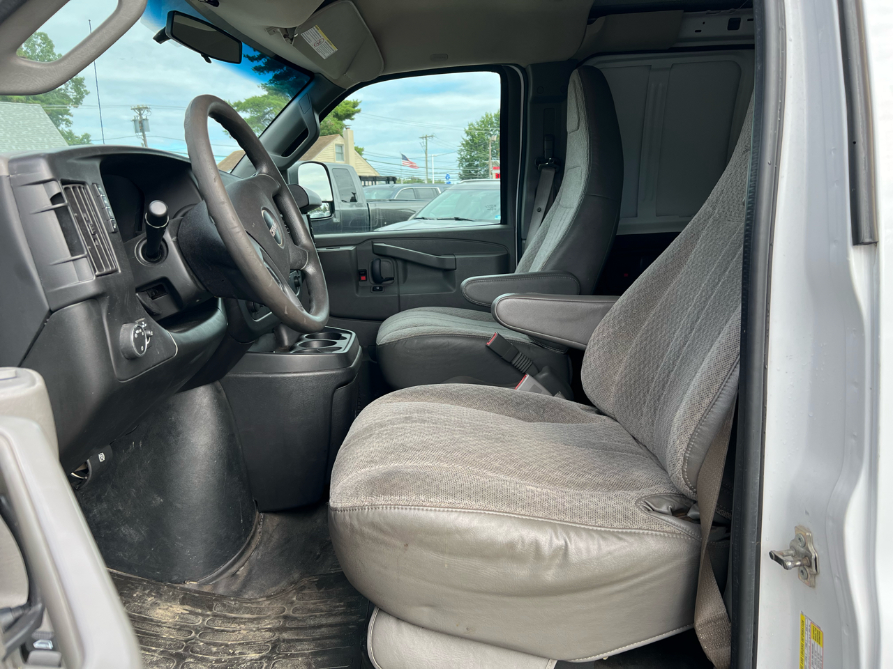 GMC Savana G3500 Cargo Ext 2017 GMC Savana G3500 Cargo Ext 2017