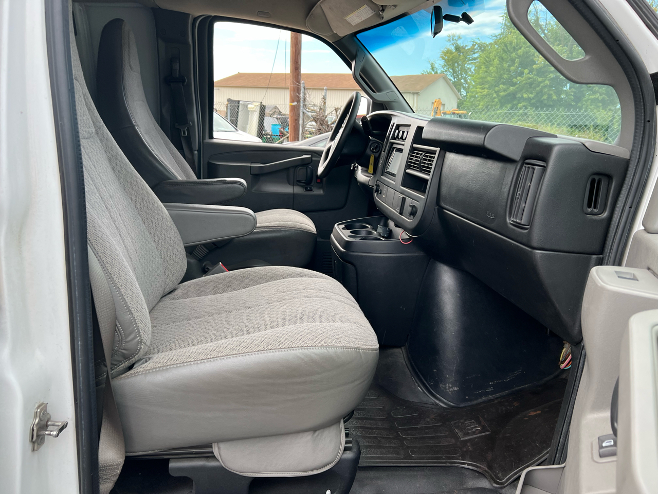 GMC Savana G3500 Cargo Ext 2017 GMC Savana G3500 Cargo Ext 2017