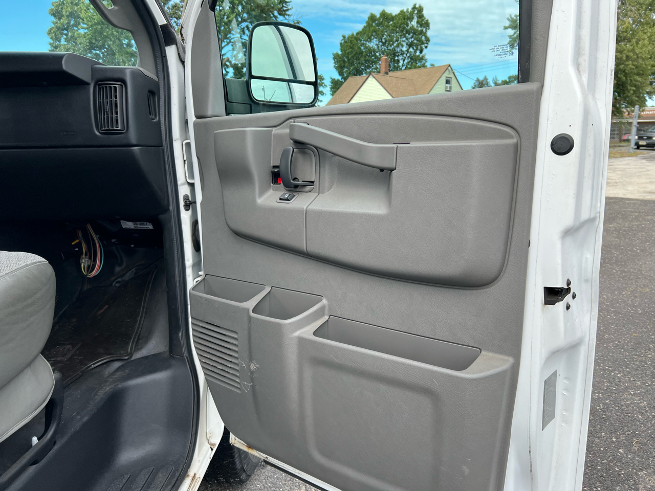 GMC Savana G3500 Cargo Ext 2017 GMC Savana G3500 Cargo Ext 2017