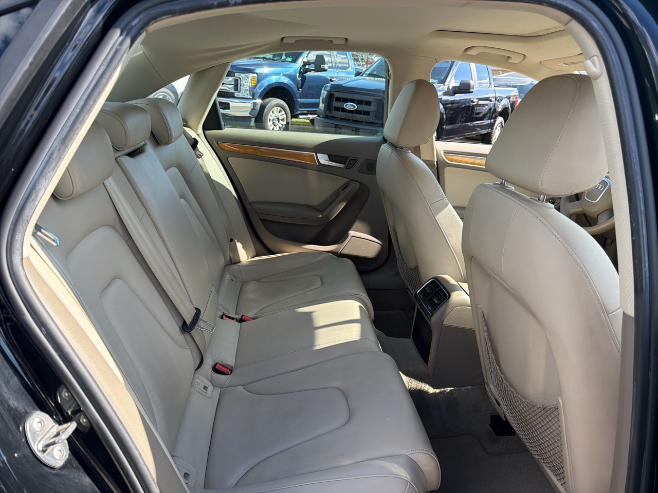 Audi A4 2.0T Sedan quattro Tiptronic 2010 Audi A4 2.0T Sedan quattro Tiptronic 2010