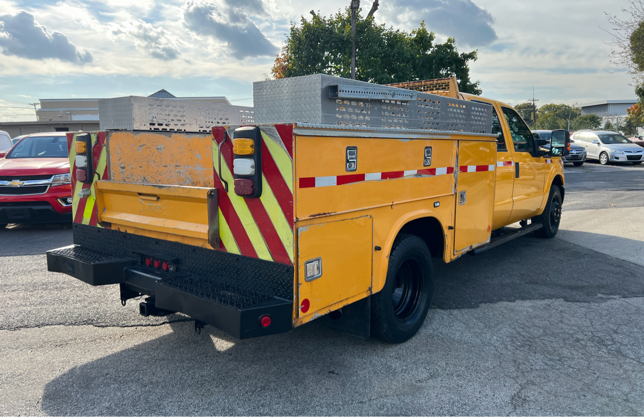 Ford F-350 SD XLT Crew Cab Long Bed DRW 2WD 2012 Ford F-350 SD XLT Crew Cab Long Bed DRW 2WD 2012
