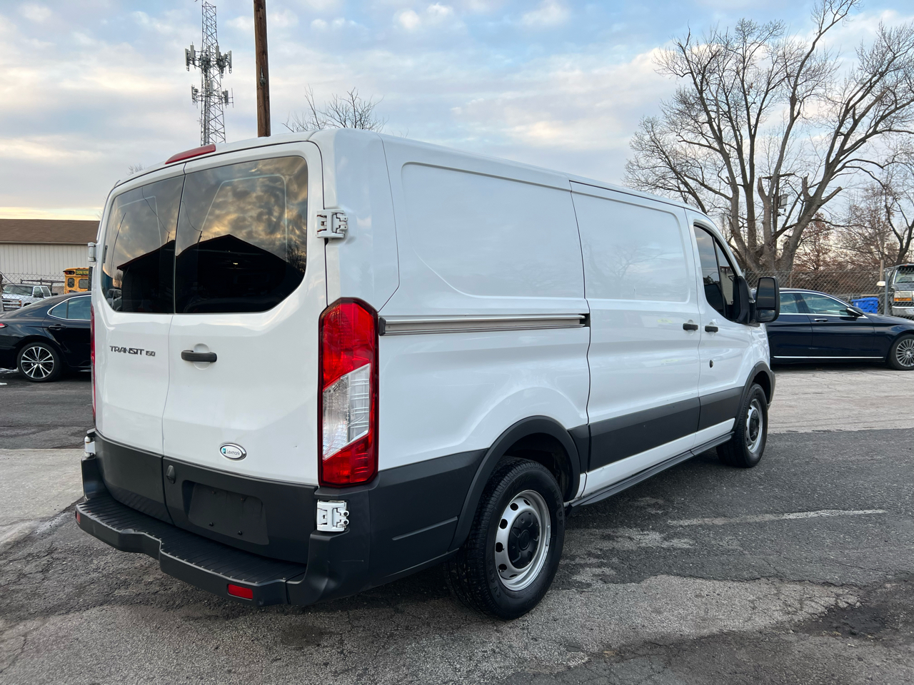 Ford Transit 150 Van Low Roof w/Sliding Pass. 130-in. WB 2016