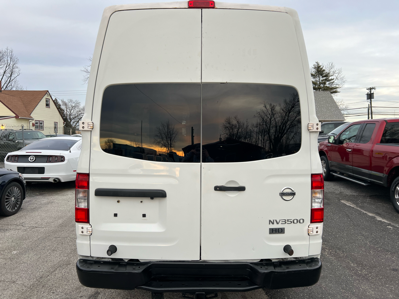 Nissan NV Cargo 2500 HD S V8 High Roof 2013