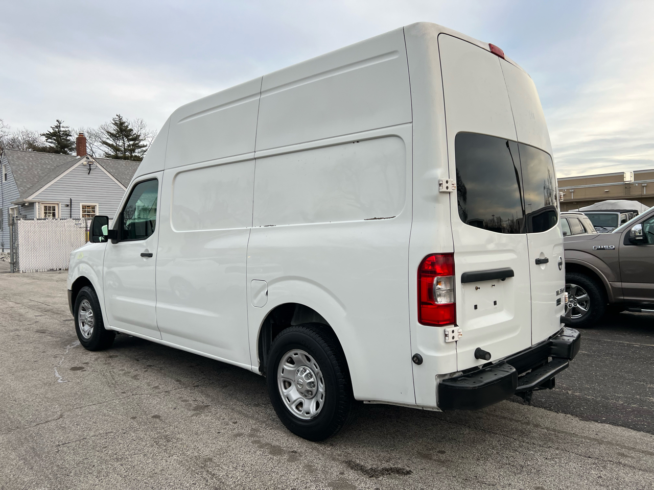 Nissan NV Cargo 2500 HD S V8 High Roof 2013
