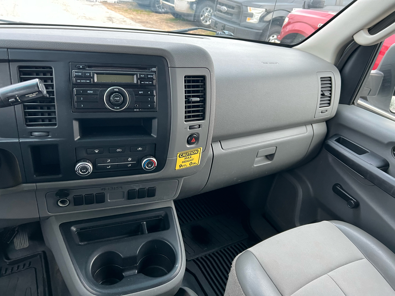 Nissan NV Cargo 2500 HD S V8 High Roof 2013