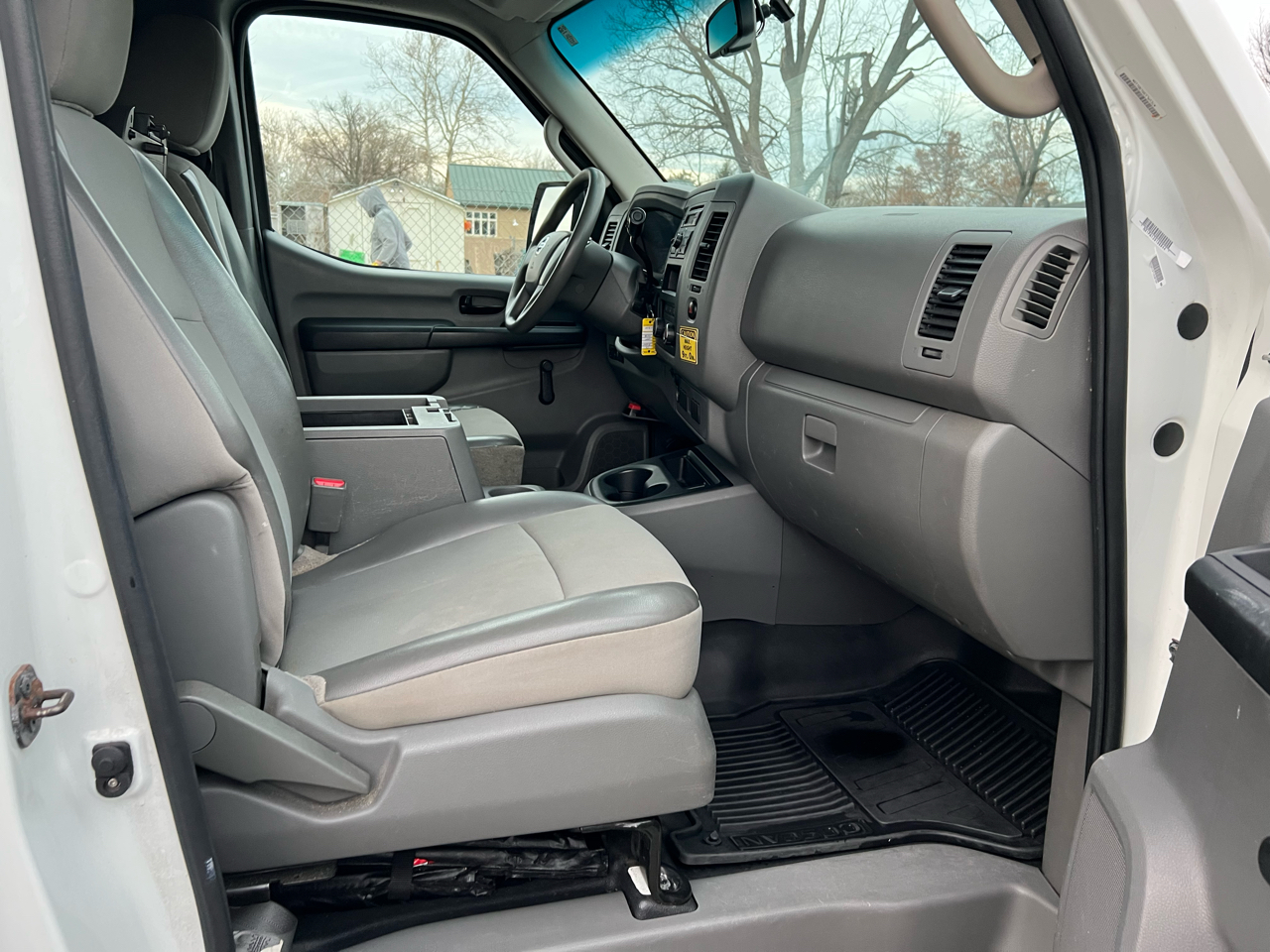 Nissan NV Cargo 2500 HD S V8 High Roof 2013