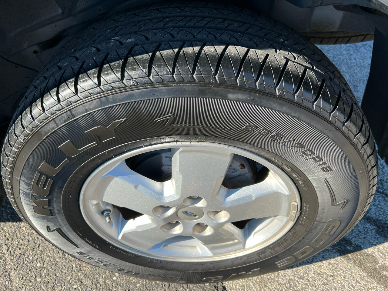 2010 Ford Escape XLT photo 4