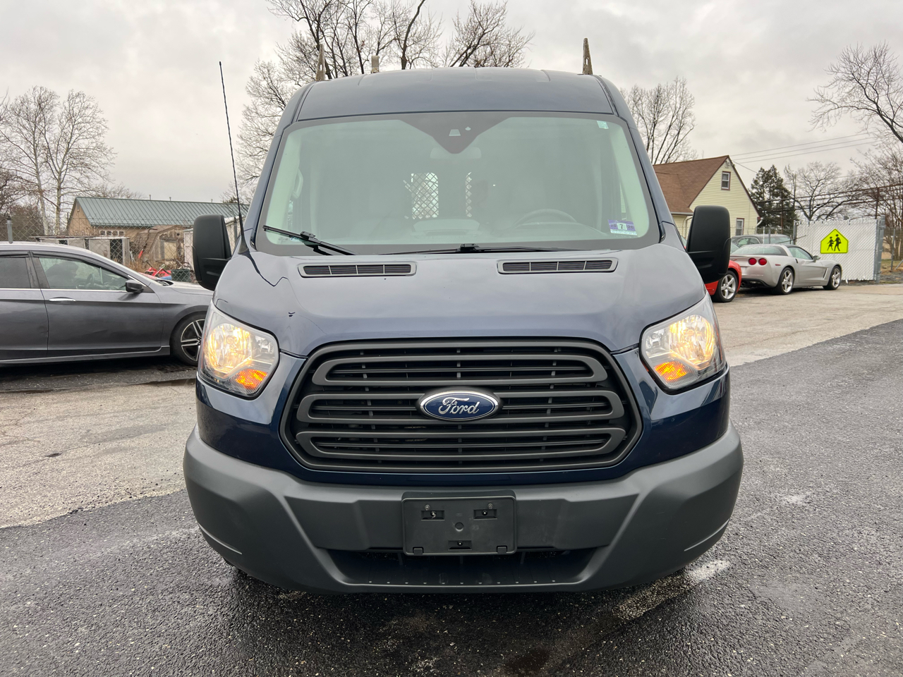 Ford Transit 150 Van Med. Roof w/Sliding Pass. 130-in. WB 2018