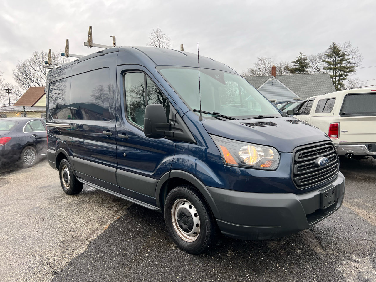 Ford Transit 150 Van Med. Roof w/Sliding Pass. 130-in. WB 2018