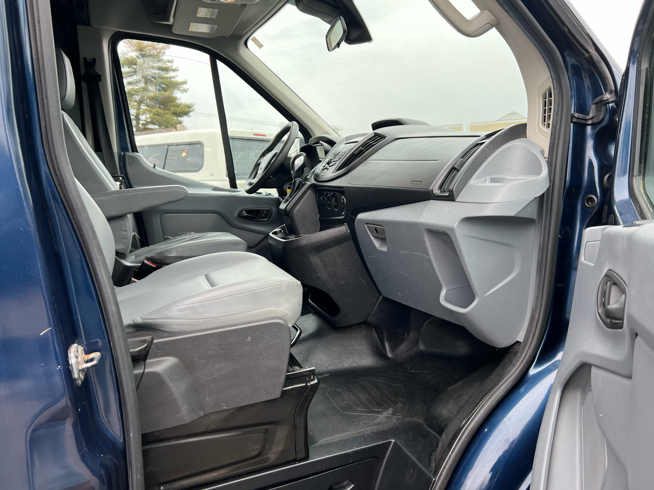 Ford Transit 150 Van Med. Roof w/Sliding Pass. 130-in. WB 2018