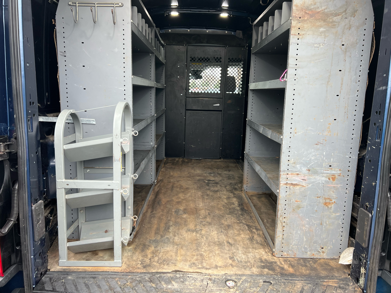 Ford Transit 150 Van Med. Roof w/Sliding Pass. 130-in. WB 2018