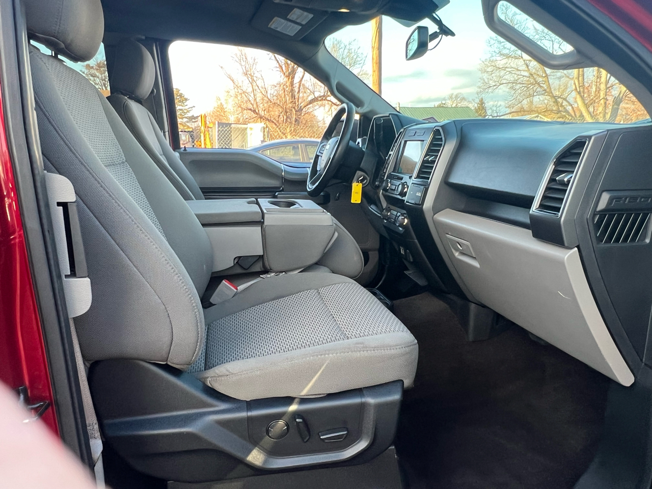 Ford F-150 4WD SuperCab 145" XLT 2019