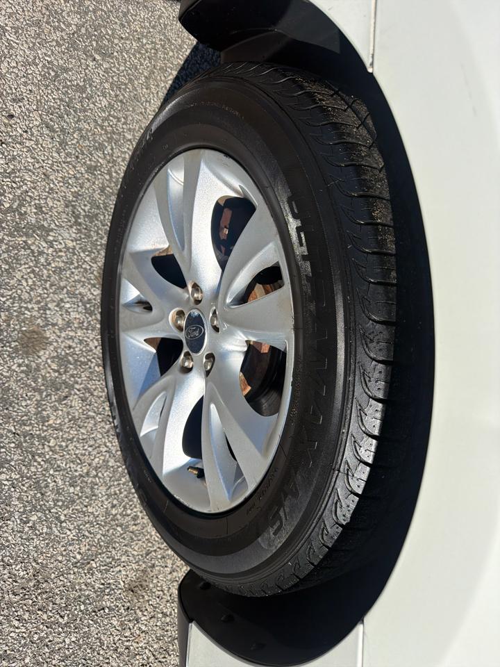 Ford Taurus SEL FWD 2012