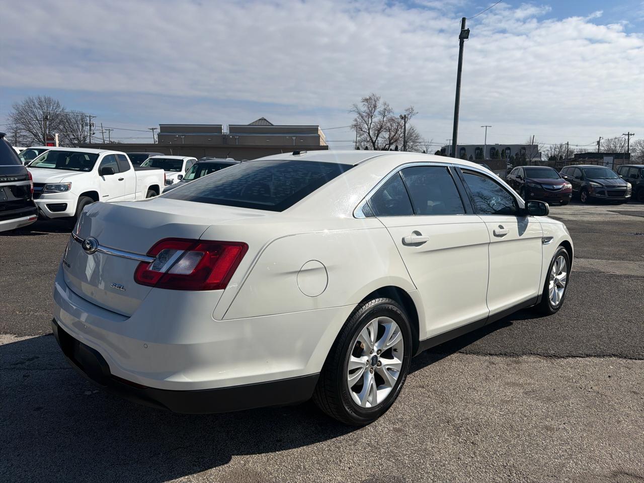 Ford Taurus SEL FWD 2012