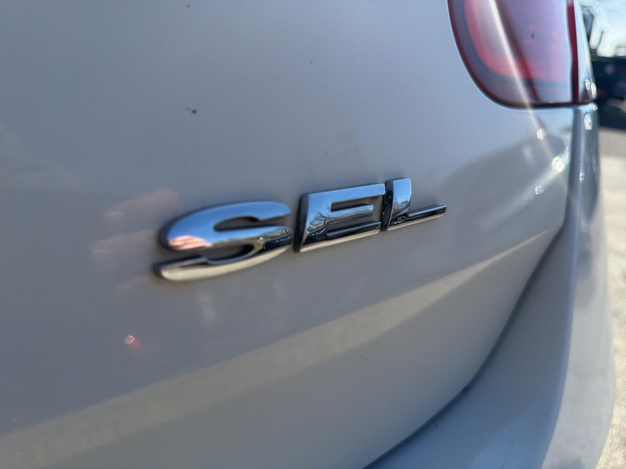 Ford Taurus SEL FWD 2012