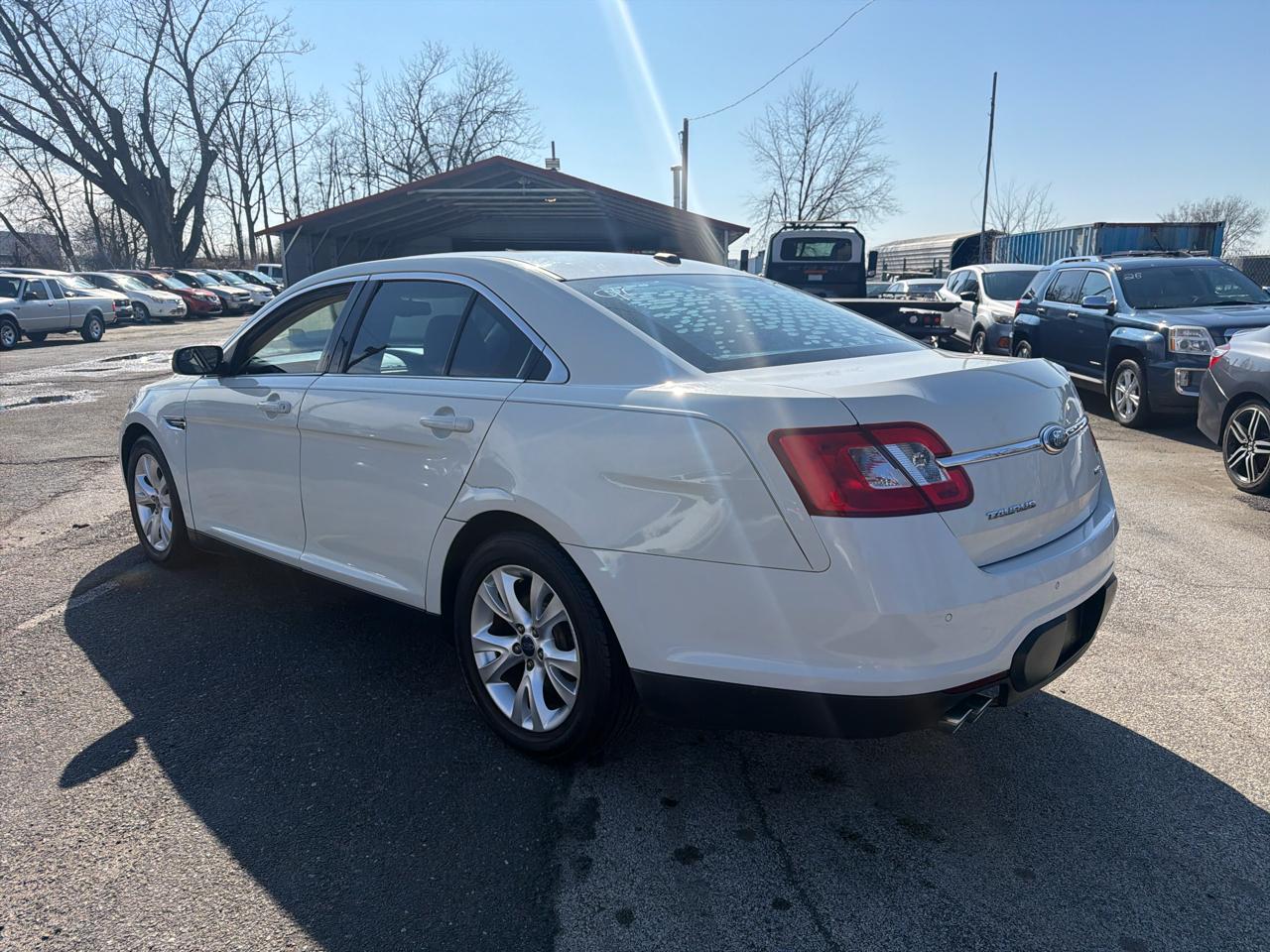 Ford Taurus SEL FWD 2012