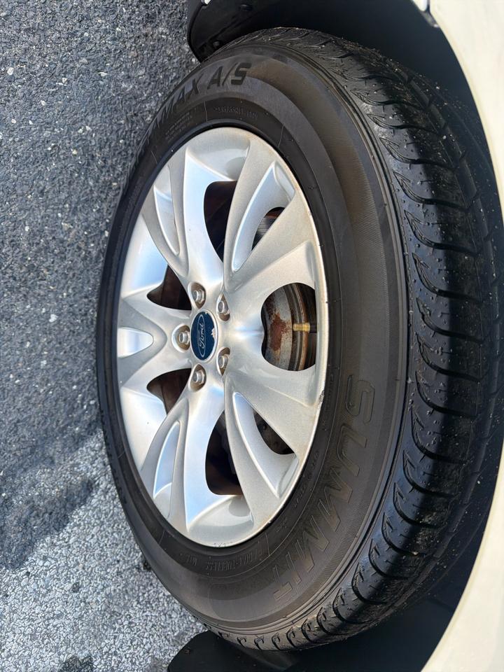 Ford Taurus SEL FWD 2012