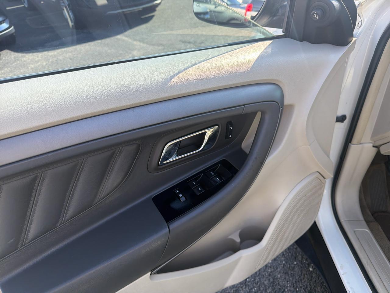 Ford Taurus SEL FWD 2012