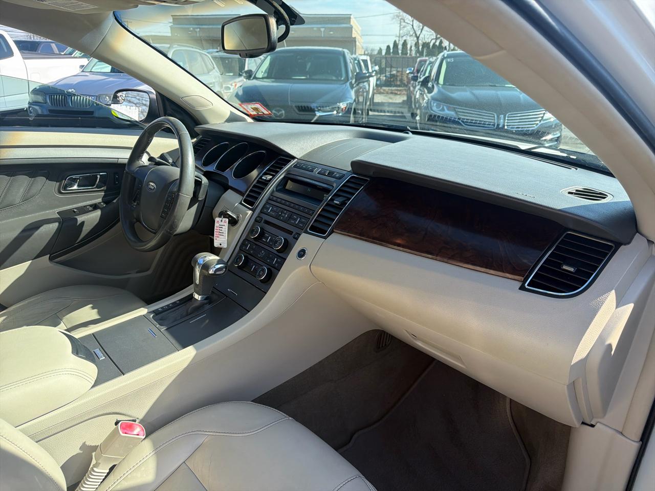 Ford Taurus SEL FWD 2012