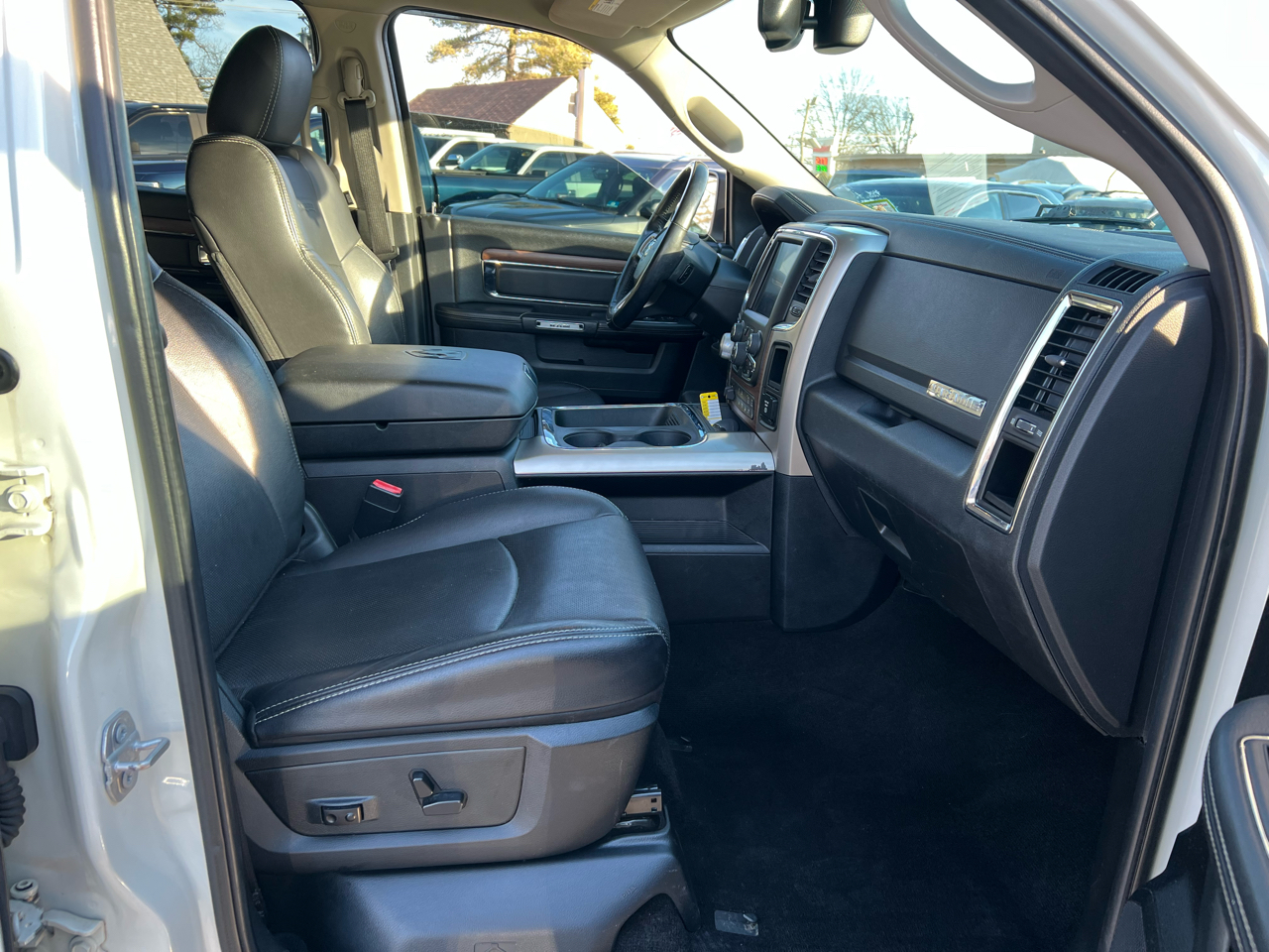 RAM 1500 Laramie Crew Cab SWB 4WD 2016