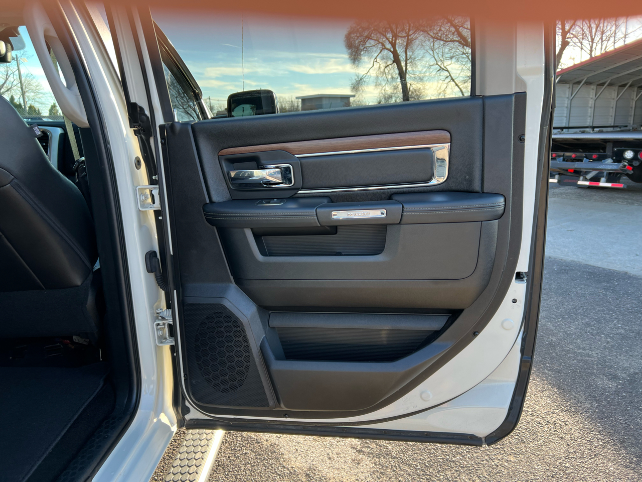 RAM 1500 Laramie Crew Cab SWB 4WD 2016