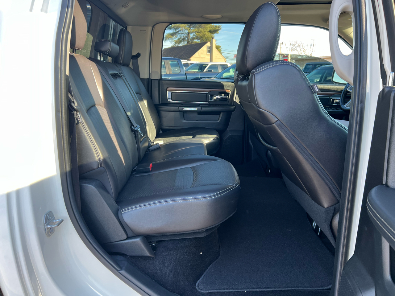 RAM 1500 Laramie Crew Cab SWB 4WD 2016