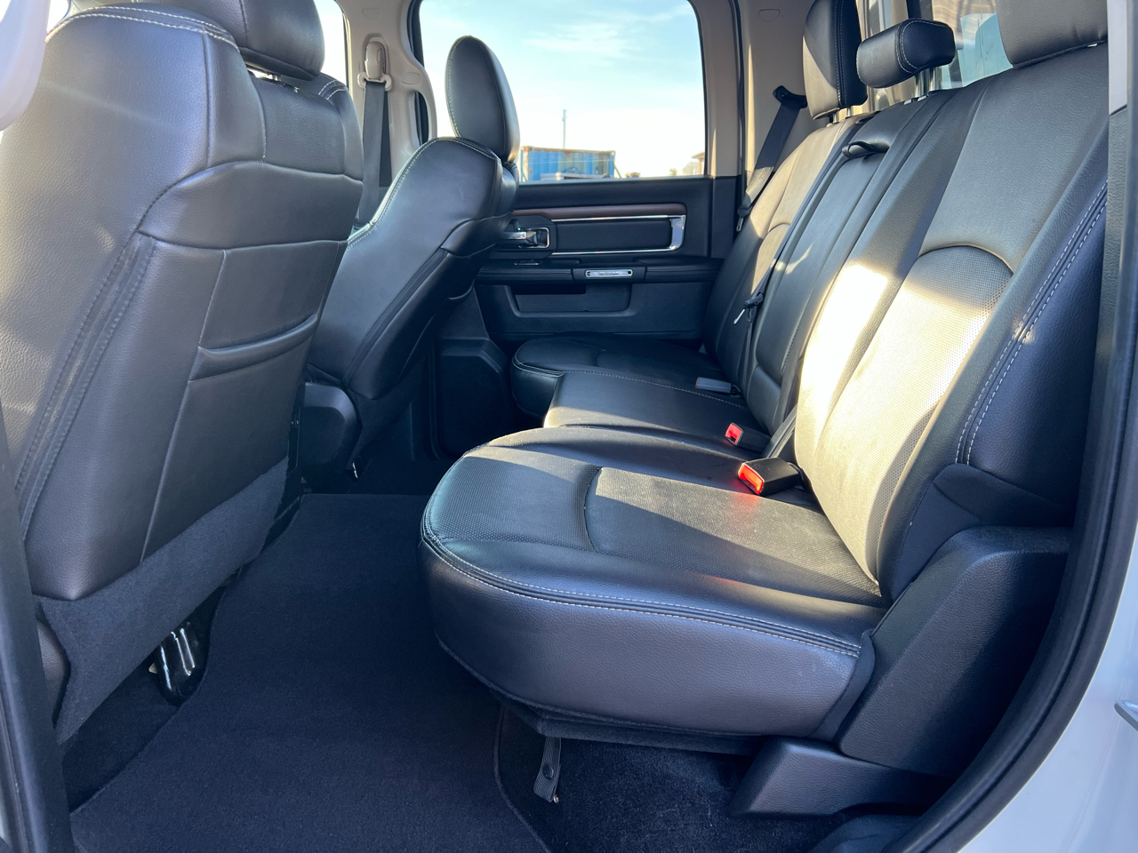 RAM 1500 Laramie Crew Cab SWB 4WD 2016