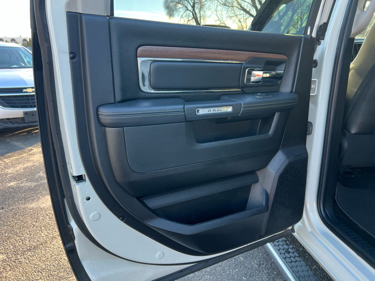 RAM 1500 Laramie Crew Cab SWB 4WD 2016