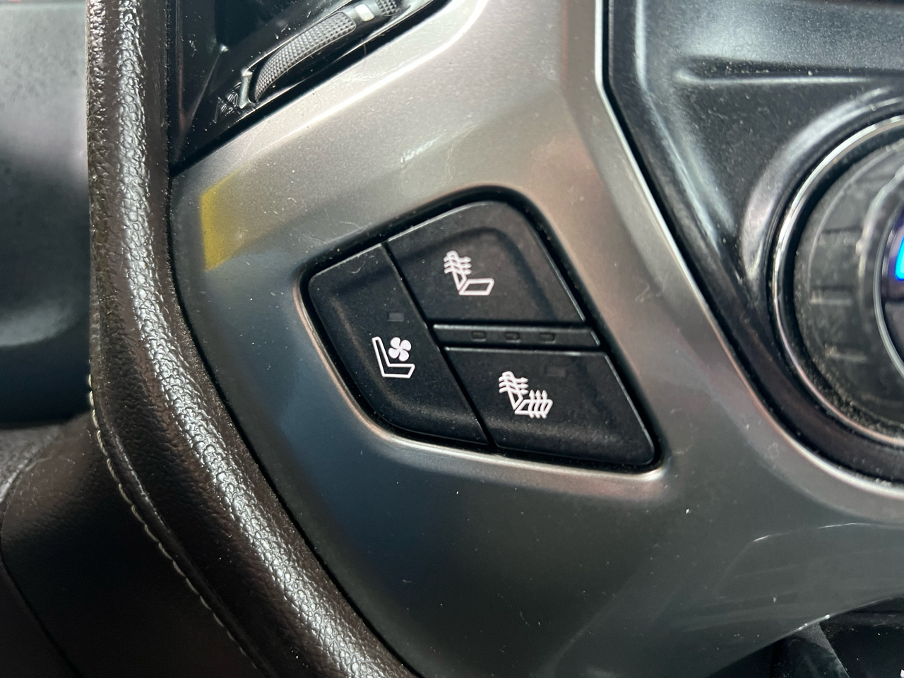 Chevrolet Silverado 1500 4WD Double Cab 143.5" LTZ w/1LZ 2016