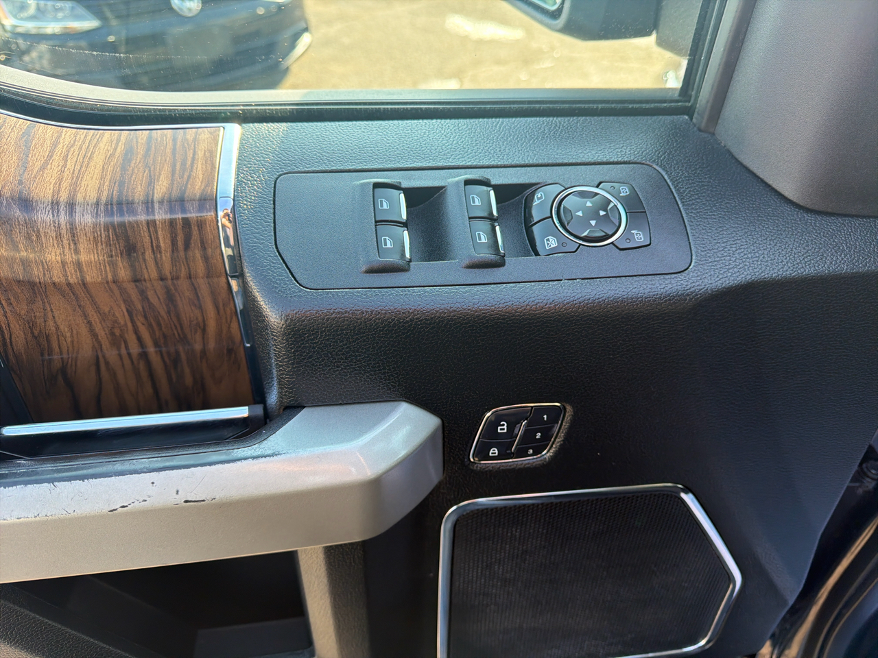 Ford F-150 4WD SuperCrew 139" Lariat 2018