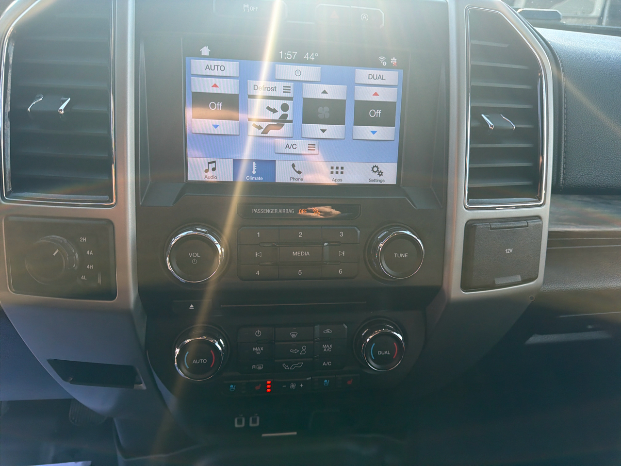 Ford F-150 4WD SuperCrew 139" Lariat 2018