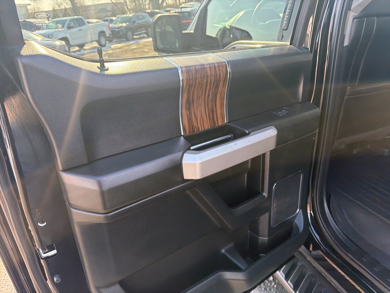 Ford F-150 4WD SuperCrew 139" Lariat 2018