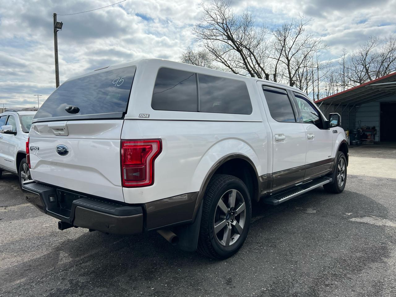 Ford F-150 2WD SuperCab 145" Lariat 2016