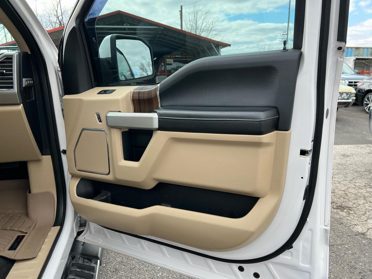 Ford F-150 2WD SuperCab 145" Lariat 2016