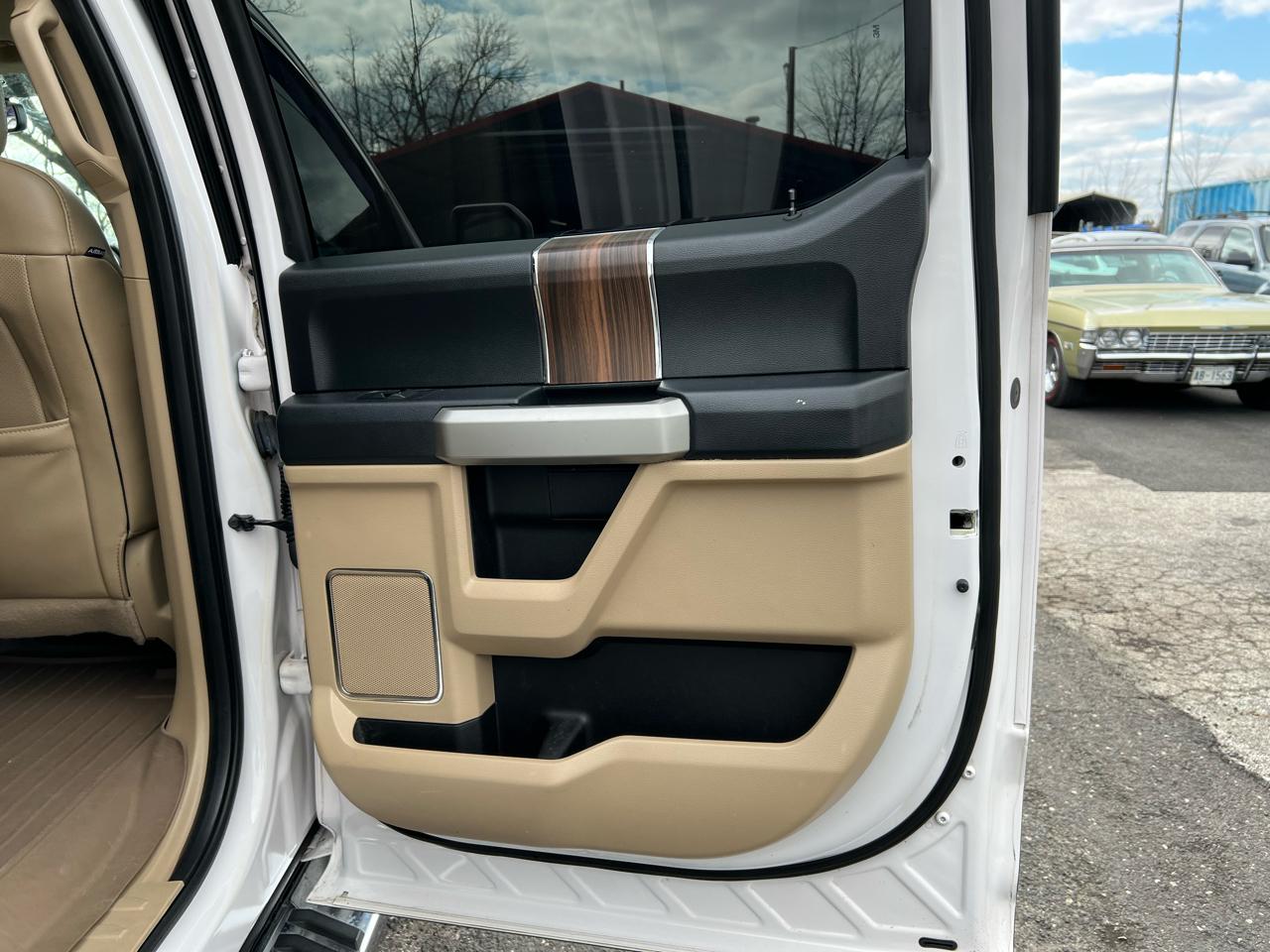 Ford F-150 2WD SuperCab 145" Lariat 2016