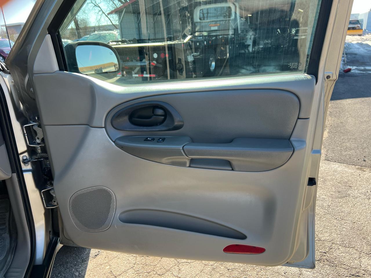 Chevrolet TrailBlazer LS 4WD 2002