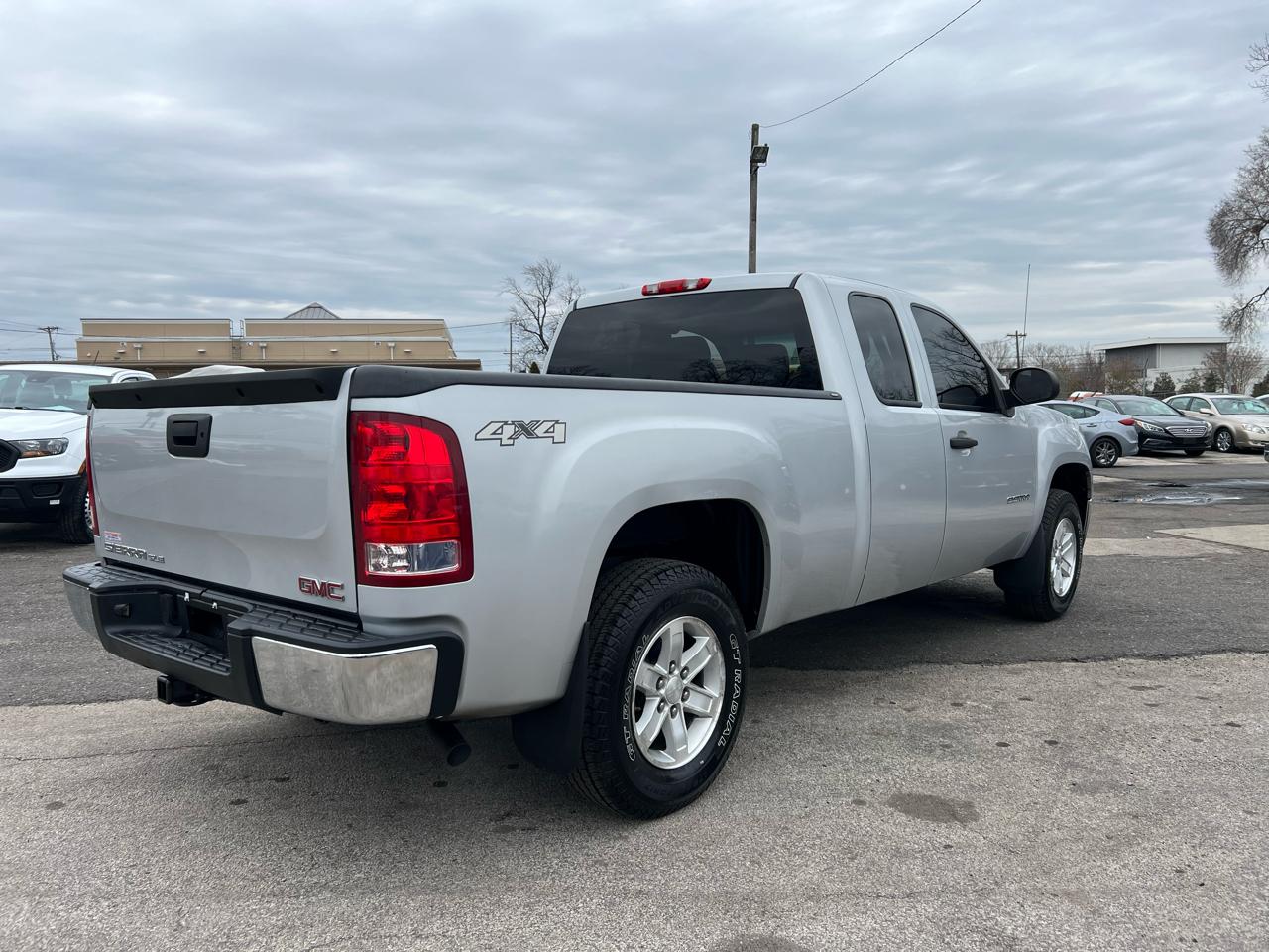 GMC Sierra 1500 4WD Ext Cab 134.0" SLE 2013