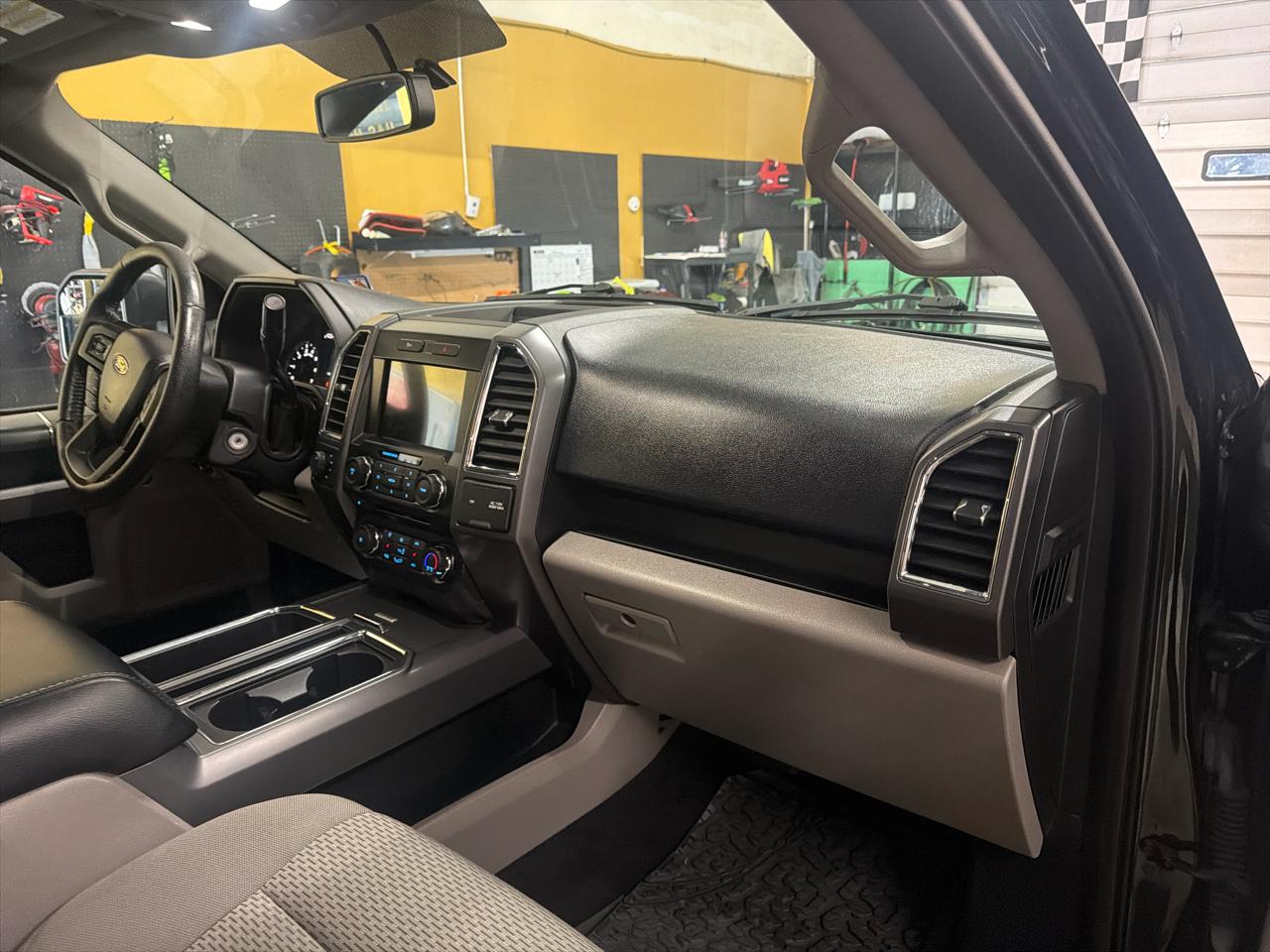 Ford F-150 4WD SuperCrew 139" XLT 2016