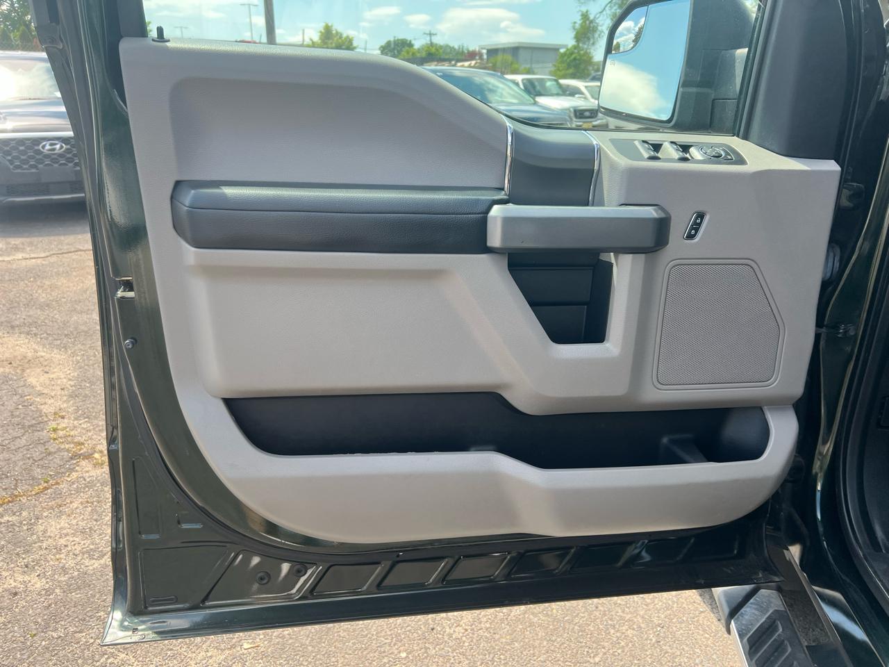 Ford F-150 4WD SuperCrew 139" XLT 2016