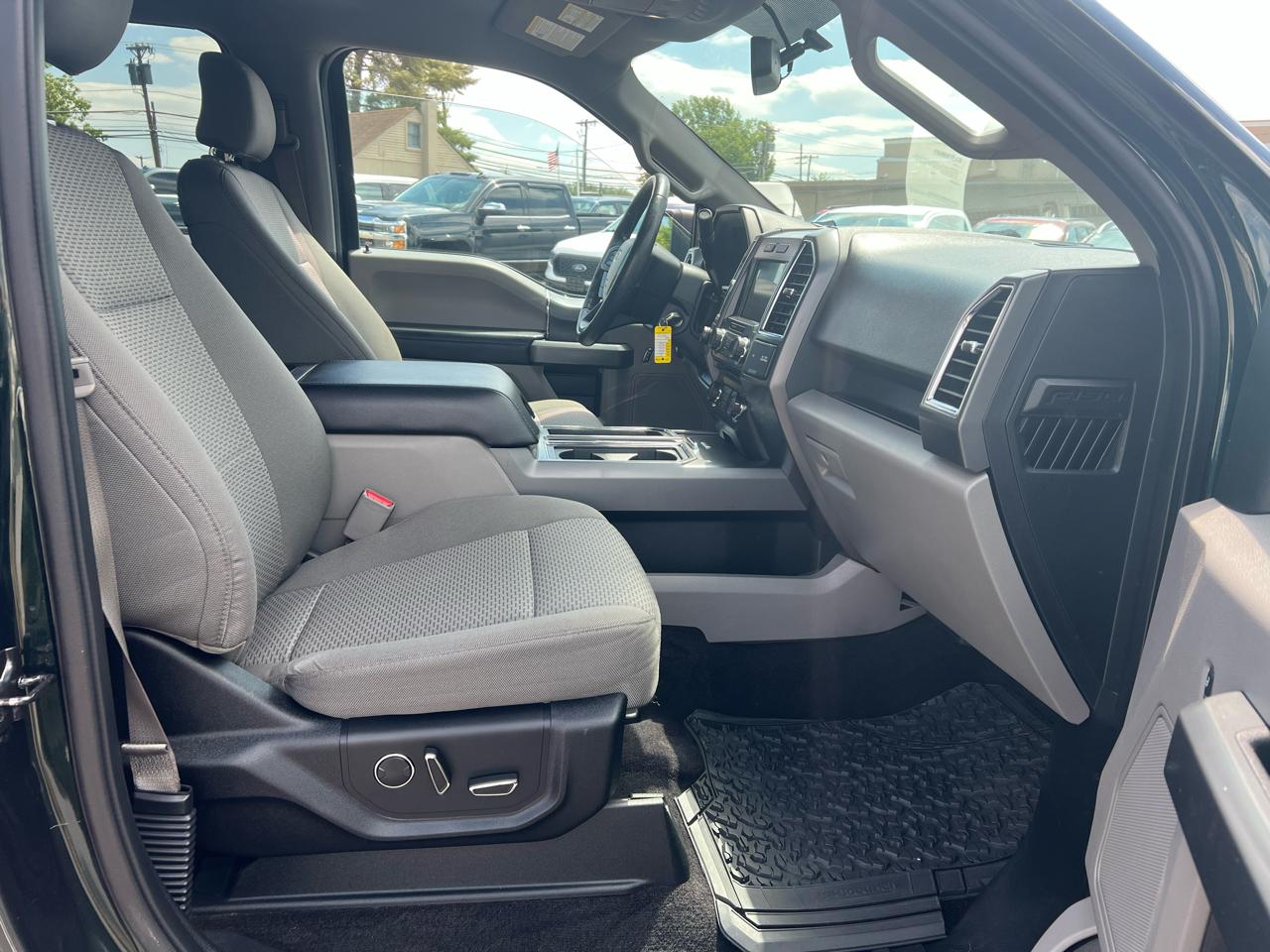 Ford F-150 4WD SuperCrew 139" XLT 2016