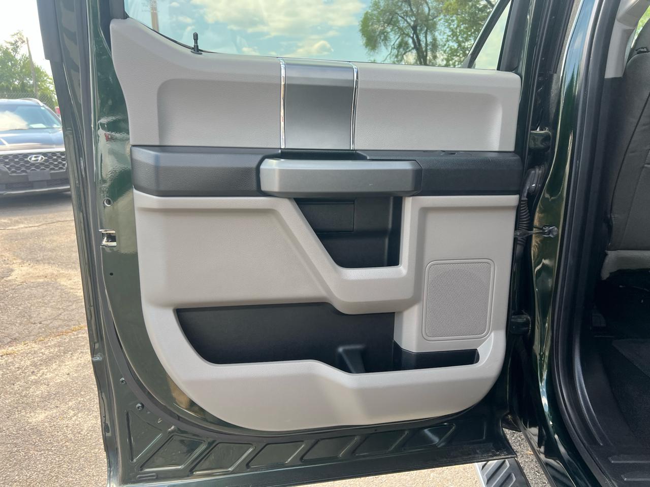 Ford F-150 4WD SuperCrew 139" XLT 2016