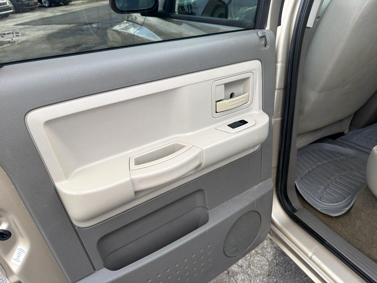 Dodge Dakota SLT Quad Cab 4WD 2005